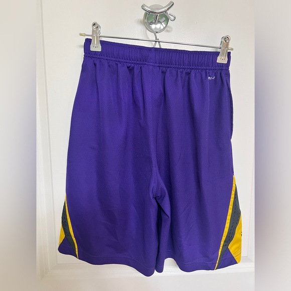 Nike Kobe Bryant dri-fit athletic shorts - Picture 3 of 9